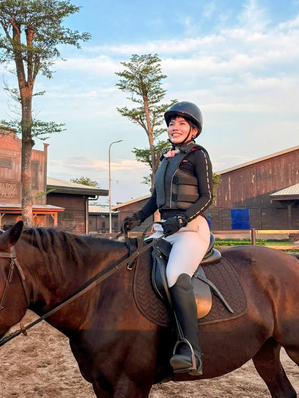 [🆕🇻🇳] Hoàng Uyên Yoga 🧘 Top1Yoga 🤸🏻‍♀️ Mom nào đang đau đầu vì con không nghe lời cần thử ngay bộ môn cưỡi ngưạ này nhé ạ.

Sau một tháng học biết cách thuần hoá những bạn ngựa to cao nhưng bất  , shares-1✔️ , likes-284❤️️ , date-2025-09-24 17:39:19🇻🇳🇻🇳🇻🇳📰🆕