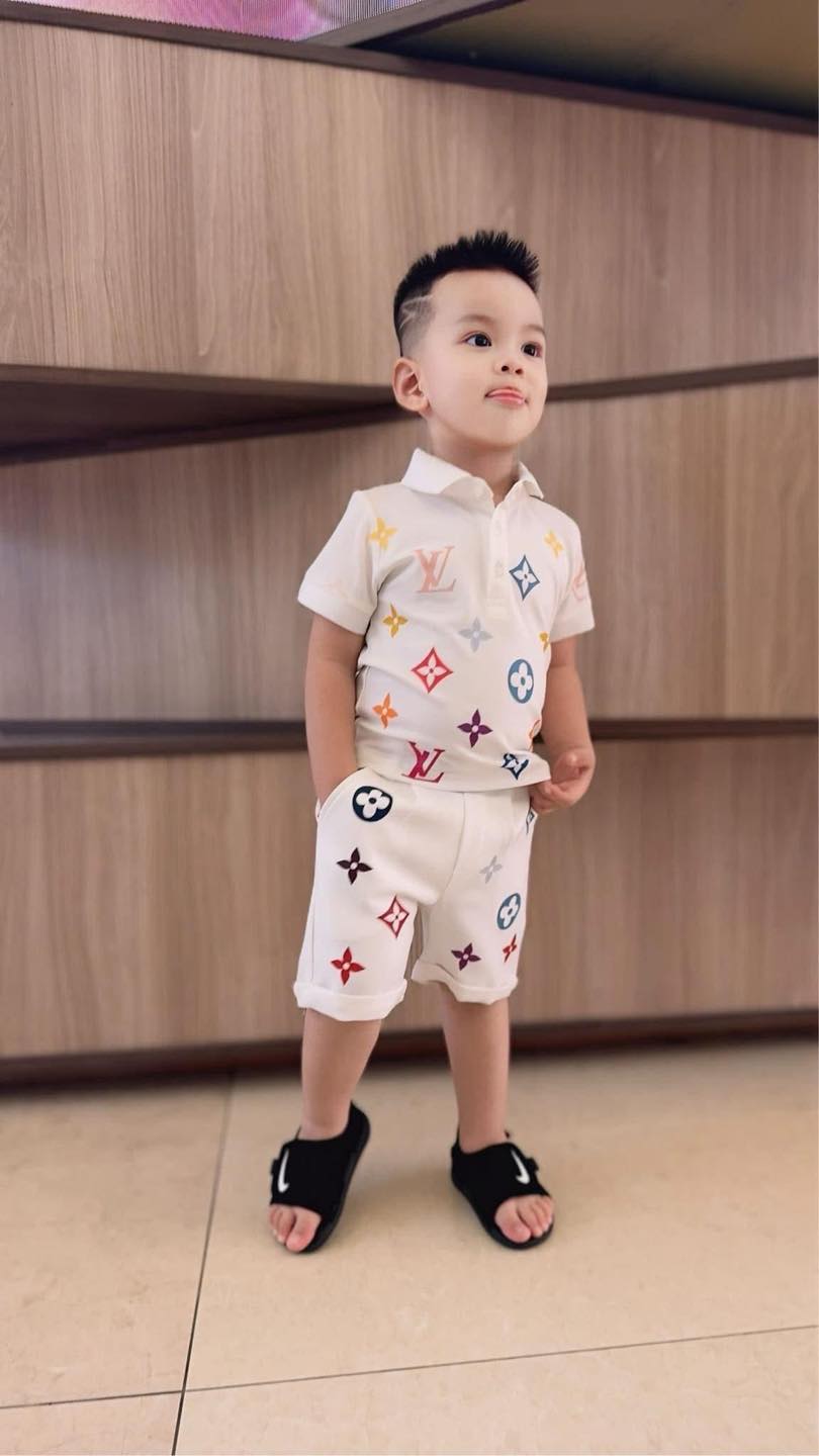[🆕🇻🇳] Ori’s House – Thế Giới Hàng Ngoại – Bắc Ninh 🧑‍🧒❤️️👶⭐️  𝗦𝘂̛̃𝗮 𝘁𝗮̆́𝗺 𝘀𝗮́𝗻𝗴 𝗱𝗮 𝘁𝗮̂̉𝘆 𝗱𝗮 𝗰𝗵𝗲̂́𝘁 𝗘𝘅𝗳𝗼𝗹𝗶𝗮𝘁𝗶𝗻𝗴 𝗘𝘅𝗳𝗼𝗹𝗶𝗮𝗻𝘁 – 𝗛𝗮̀𝗻𝗴 𝗣𝗵𝗮́𝗽 .. .
Chị em nào muốn sữa tắm vừa thơm như nước hoa vừa tẩy được đa chết thì quất  , shares-0✔️ , likes-0❤️️ , date-2025-07-20 01:25:47🇻🇳🇻🇳🇻🇳📰🆕