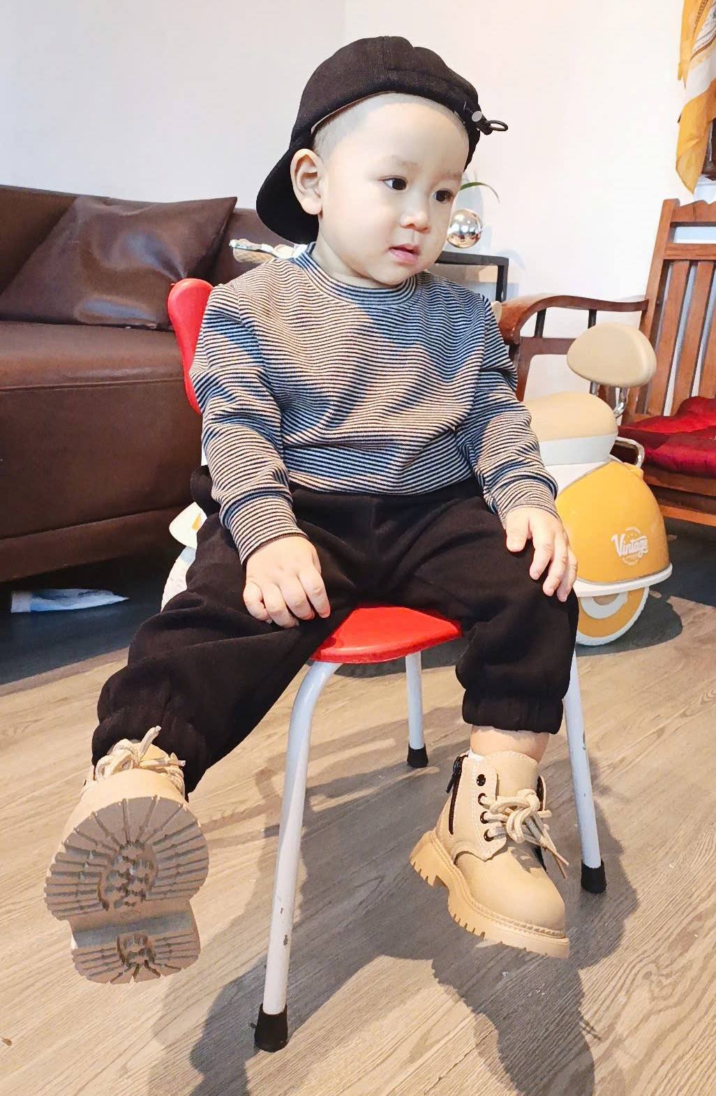 [🆕🇻🇳]  Anh Thi Kids 3 – Trường Xuân – Cửa Hàng Mẹ và Bé Anh Thi Kids Đồng Tháp 🧑‍🧒❤️️👶⭐️  Trung thu tròn vị – Lòng đỏ đậm đà 
 Bánh trung thu 1 trứng, 2 trứng thơm ngon – ngọt ngào vừa miệng, béo bùi chuẩn vị truyền thống.
Gà quay Jambon
Thập c , shares-8✔️ , likes-1❤️️ , date-2025-09-20 14:30:40🇻🇳🇻🇳🇻🇳📰🆕