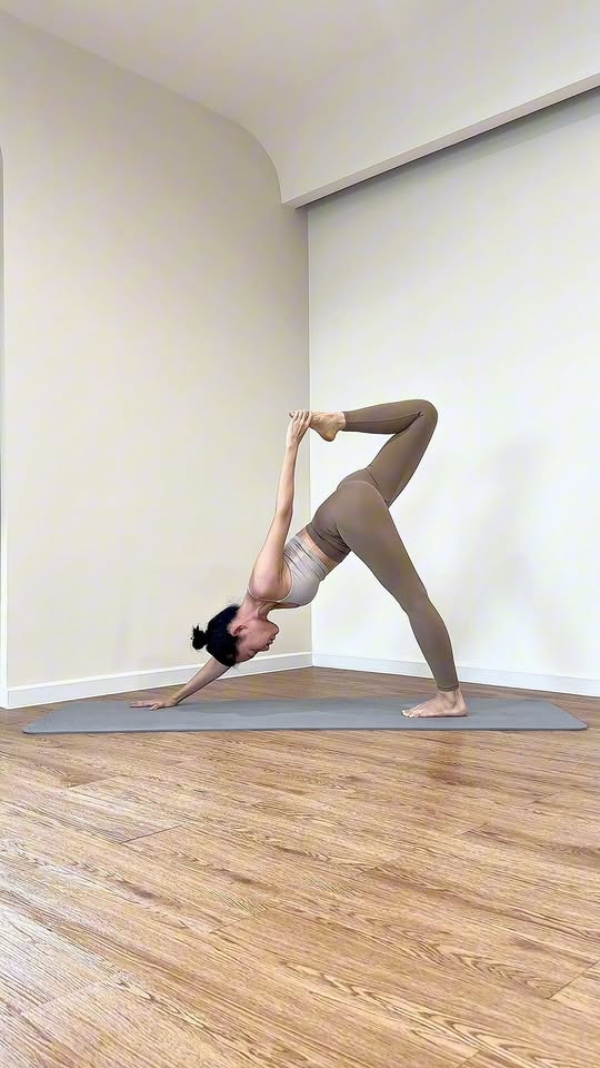 [🆕🇻🇳] Tâm Yoga 🧘 Top1Yoga 🤸🏻‍♀️ Một tư thế – muôn vàn biến thể

Có bao giờ bạn thấy trong lớp, cùng là “tư thế chó úp mặt”, nhưng mỗi người lại trông khác nhau không? Người gót chạm sàn,  , shares-0✔️ , likes-39❤️️ , date-2025-10-07 20:05:46🇻🇳🇻🇳🇻🇳📰🆕