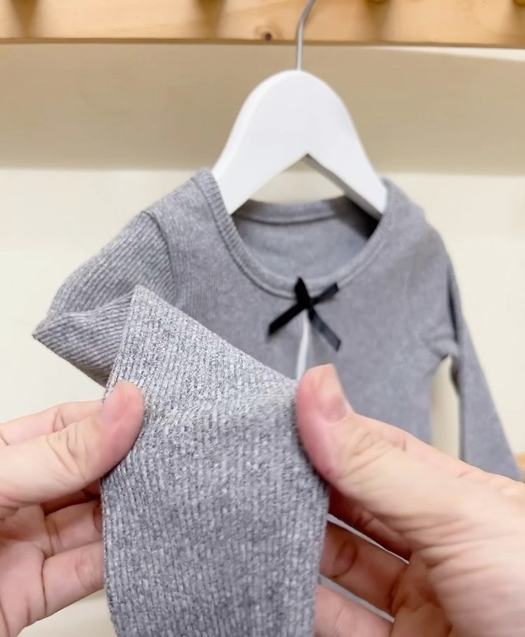 [🆕🇻🇳] Tiệm Nhà Ốc  (Quần áo trẻ em)-Đồ trẻ em thiết kế, đồ nhập- xuất khẩu,hàng Quảng Châu cao cấp , sỉ đồ thiết kế cho bé nhặt size 🧑‍🧒❤️️👶⭐️ Nhà Ốc về mẫu sát nách bé gái cổ yếm siêu xinh lun ạ Chất lanh hai da thoáng mát, thấm hút tốt.
– Bảng size và giá:( miễn ship từ 3b)
Size 4(8-10kg)  : 75k , shares-1✔️ , likes-15❤️️ , date-2025-10-22 16:41:57🇻🇳🇻🇳🇻🇳📰🆕