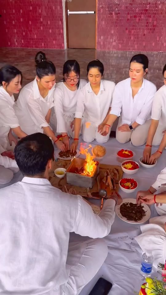 [🆕🇻🇳] Invi Yoga – Chia sẻ kiến thức Yoga, kinh nghiệm tập luyện 🧘 Top1Yoga 🤸🏻‍♀️ Fire Worship for T.T.C Opening With this sacred fire, we begin our Teacher Training Course.May the divine flame purify our minds, awaken wisdom, and guide  , shares-0✔️ , likes-16❤️️ , date-2025-11-10 18:51:46🇻🇳🇻🇳🇻🇳📰🆕