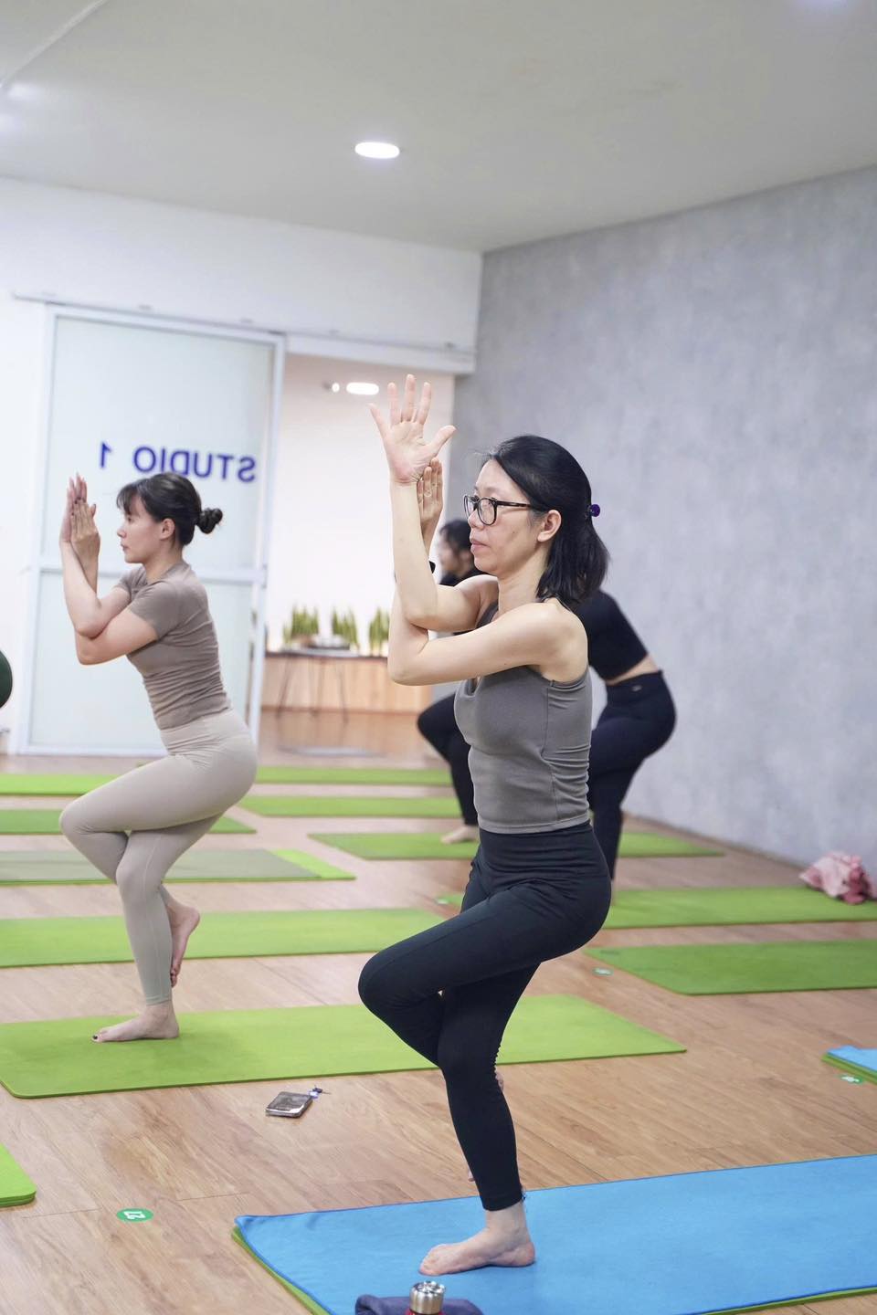 [🆕🇻🇳] Savary Yoga & Dance (Hà Nội) – Phòng tập yoga 🧘 Top1Yoga 🤸🏻‍♀️   Cùng HLV Lê Hòa chinh phục Yoga!
     Mỗi động tác khó trong yoga không chỉ là thử thách với cơ thể…
mà còn là hành trình rèn luyện sự kiên nhẫn và lòng  , shares-0✔️ , likes-11❤️️ , date-2025-11-12 03:02:17🇻🇳🇻🇳🇻🇳📰🆕