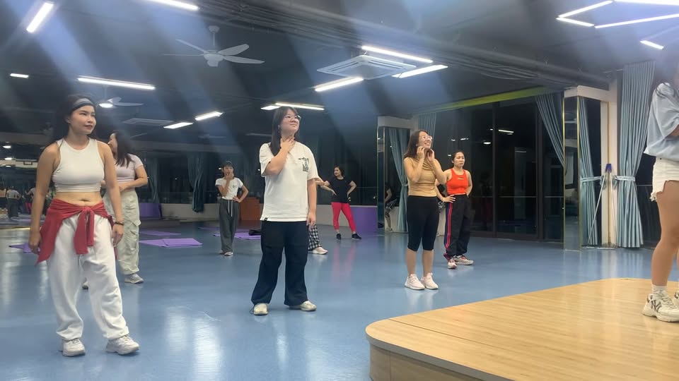 [🆕🇻🇳] ECO Fitness & Yoga Center – Phòng tập yoga 🤸🏻‍♀️ Zumba tại Eco Fitness & Yoga là bộ môn nhảy sôi động, dễ theo cho mọi lứa tuổi.
Âm nhạc Latin giúp người tập giải tỏa stress và đốt mỡ hiệu quả.
Là lựa chọ , shares-0✔️ , likes-2❤️️ , date-2025-12-04 02:25:37🇻🇳🇻🇳🇻🇳📰🆕