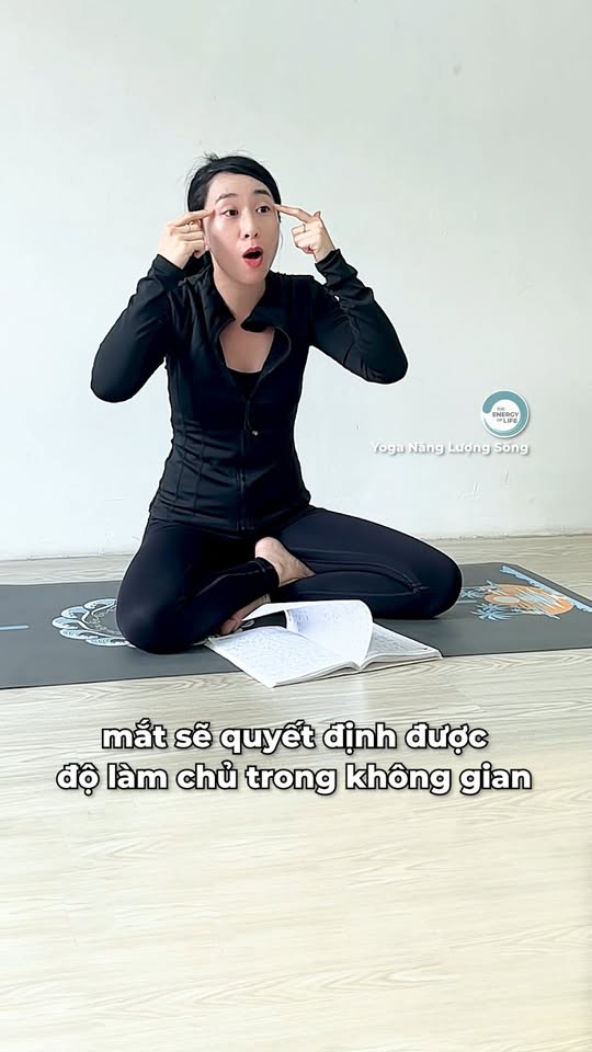 [🆕🇻🇳] Yoga Năng Lượng Sống – Phòng tập yoga 🧘 Top1Yoga 🤸🏻‍♀️ Trong video Cô Vương Tú Hoa  khuyên mọi người nên “Mở mắt, nhìn xa”. Tại sao?

Vì đây là cách giúp “đồng bộ tín hiệu”: Mắt thấy xe chạy + Tai nghe xe chạy  , shares-0✔️ , likes-696❤️️ , date-2025-12-16 03:00:19🇻🇳🇻🇳🇻🇳📰🆕