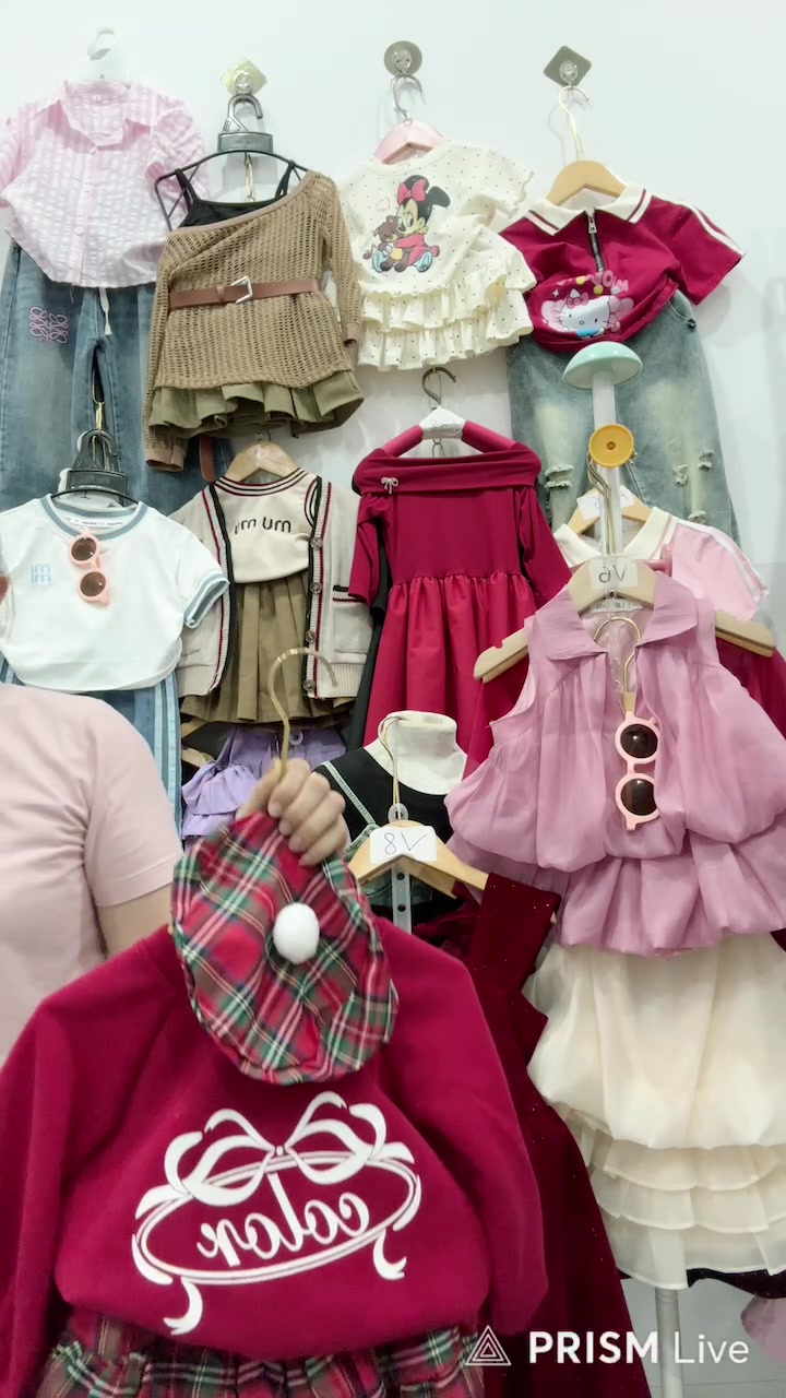 [🆕🇻🇳] Mẹ và Bé Yomi – Trọn gói đi sinh 🧑‍🧒❤️️👶⭐️ Mình bán xém 1xxx. Thằng bạn chê mắc. Nói săn sales rẻ hơn m bán… Rồi vk ck nó chụp ảnh khoe tui.

Xin lỗi đã lấy hình nha.
 , shares-1✔️ , likes-1❤️️ , date-2025-12-17 01:13:51🇻🇳🇻🇳🇻🇳📰🆕