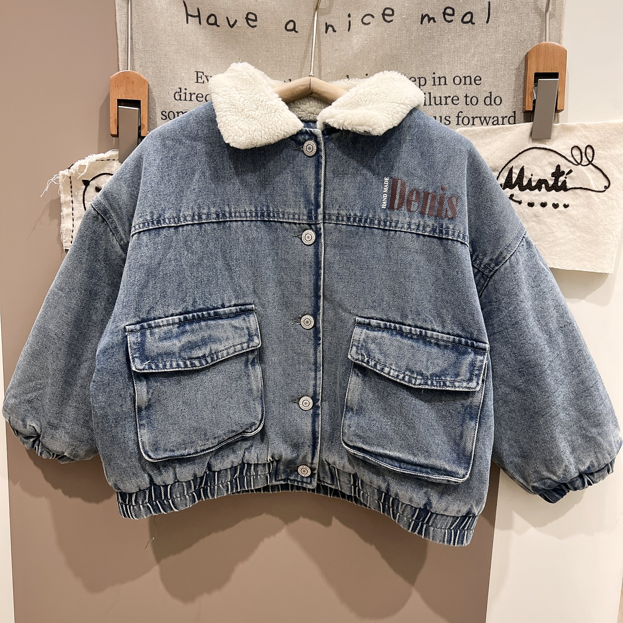 [🆕🇻🇳] Shop mẹ bé Hồng Ánh authenic 😎❤️️⭐️ SIÊU HÓT 
Loạt áo khoác lên kệ saleeee #3xx ve tayyy nha các bác ơi. Chất đẹp from đẹp, lại ấm áp thoải mái . Tranh thủ code sêu ngắn hạn thôi ce vợt liền  , shares-0✔️ , likes-0❤️️ , date-2025-12-16 14:43:16🇻🇳🇻🇳🇻🇳📰🆕