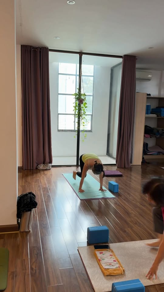 [🆕🇻🇳] Yoga Sức Sống Mới 🧘 Top1Yoga 🧘 Mấy cô mấy chị hay nói: ngủ dậy đi tới lớp như trẻ em phải đến trường ấy, là để tập cho khoẻ, cũng để gặp bạn và cũng là thời khoá biểu của mỗi ngày …để  , shares-0✔️ , likes-15❤️️ , date-2025-12-10 23:26:03🇻🇳🇻🇳🇻🇳📰🆕