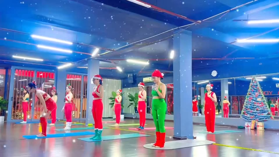 [🆕🇻🇳] A.A.N Fitness & Yoga Center – Trung tâm tập gym 🧘 Top1Yoga 🤸🏻‍♀️ Dù ngoài kia trời se lạnh . Trong phòng tập luôn đủ NHIỆT HUYẾT , QUYẾT TÂM VÀ SỰ ĐÔNH HÀNH
xin cám ơn tất cả hội viên AAN đã chọn phòng tập là nơi giữ gìn , shares-0✔️ , likes-3❤️️ , date-2025-12-19 23:34:11🇻🇳🇻🇳🇻🇳📰🆕