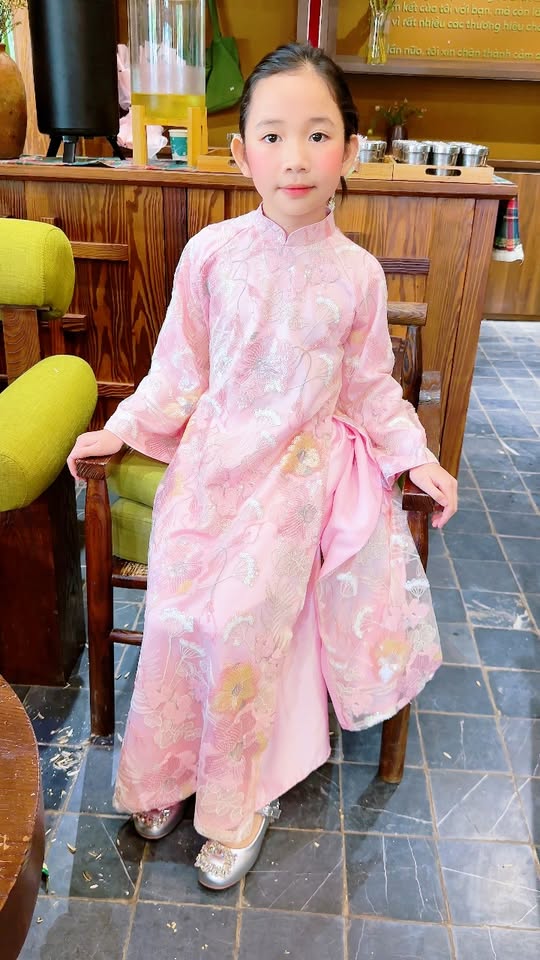 [🆕🇻🇳] BINSY – Mẹ và Em Bé – Chuyên thiết kế gấu dâu, hàng size đại  🧑‍🧒❤️️👶⭐️ Set đầm Tết rực rỡ may mắn như bao lì xì
Size 90-139
 , shares-1✔️ , likes-3❤️️ , date-2025-12-22 21:57:01🇻🇳🇻🇳🇻🇳📰🆕